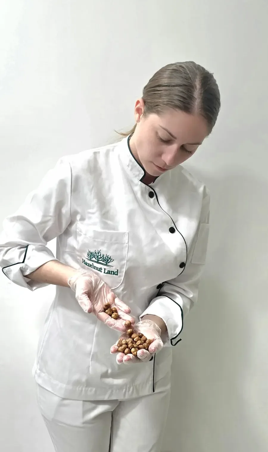 Kontrola kvaliteta lešnika u Hazelnut Land proizvodnji